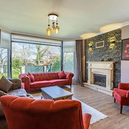 Amazing Duplex With Private Pool And Garden In Sapanca Near Kartepe ساكاريا