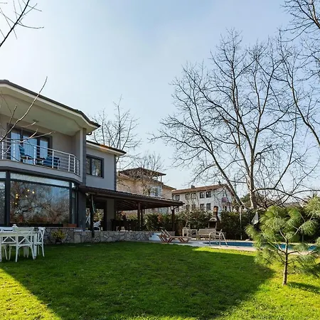 Amazing Duplex With Private Pool And Garden In Sapanca Near Kartepe